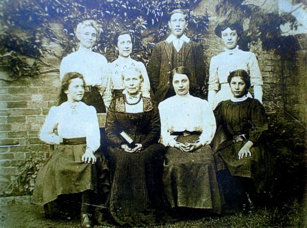 Childhood 10 Aspley family group